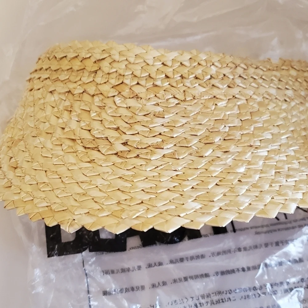 BEACH RIOT NWT. STRAW VISOR OS. VELCRO.